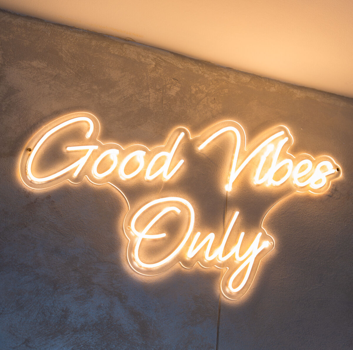 Good Vibes Only neon sign at Fabrice